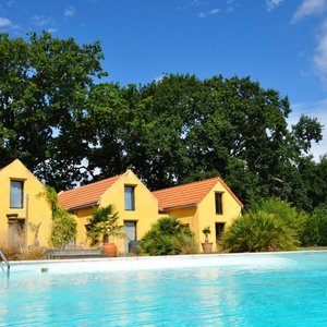 La maison d'hôtes et la piscine