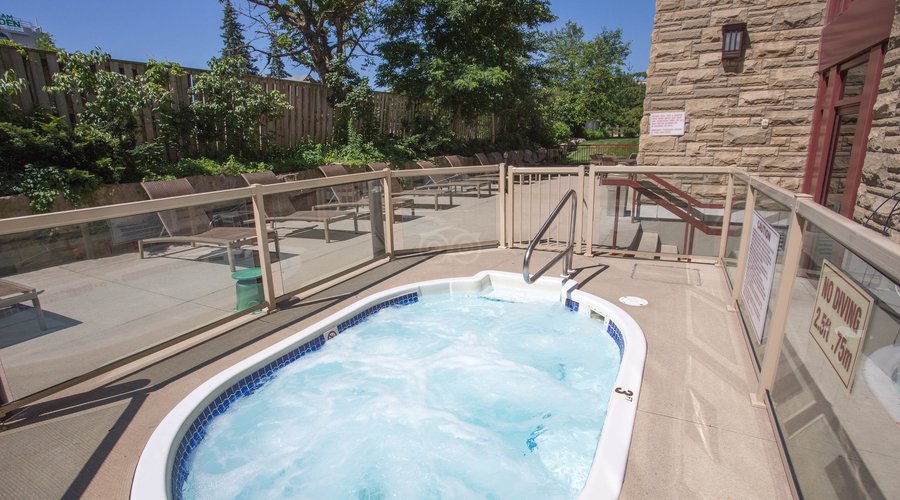 Outdoor Jacuzzi at the Pool at the DoubleTree Fallsview Resort & Spa by Hilton - Niagara Falls