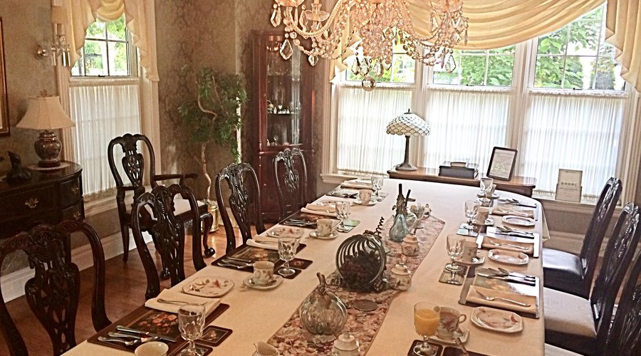 The gorgeous dining room, site of tremendous breakfasts & wonderful conversation