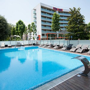 The Pool at the Aqua Hotel