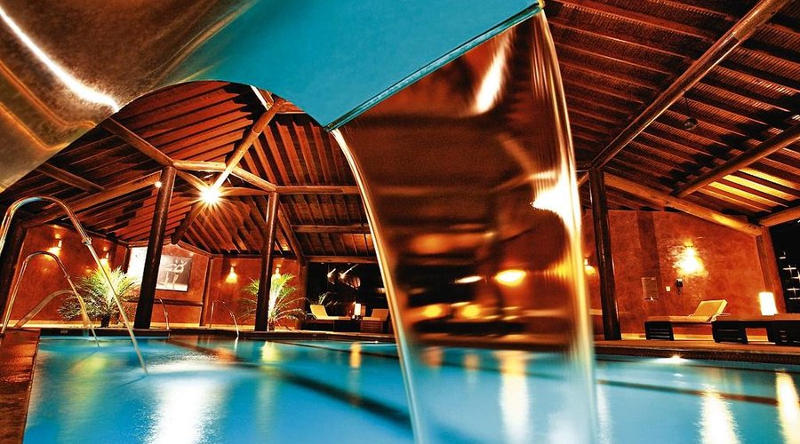 Piscina interior | Indoor pool