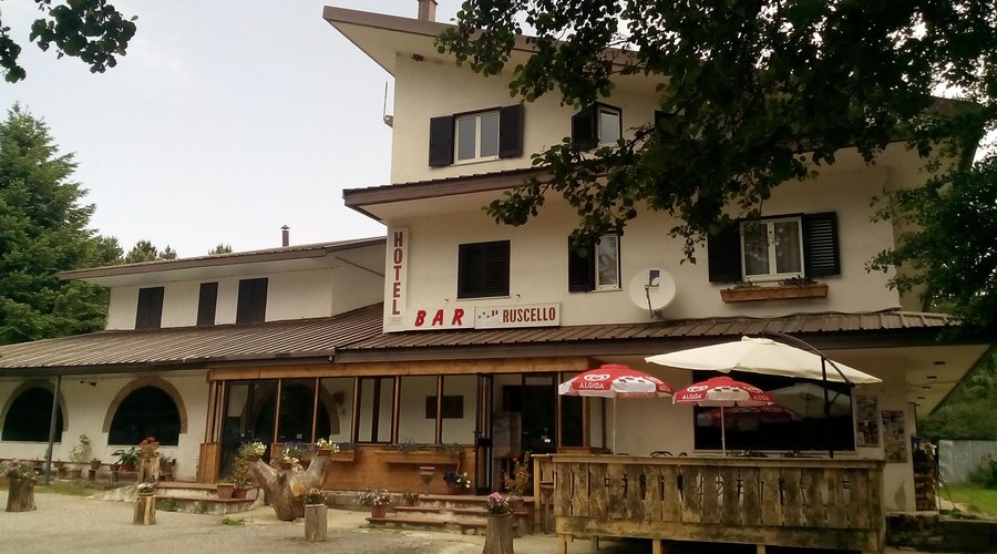 Ecco a voi la struttura che quest'anno propone : "La terrazza sul ruscello", spazio piccolo e ac