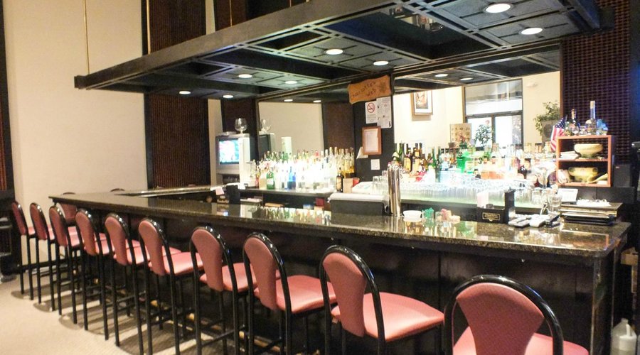 Full Service Bar