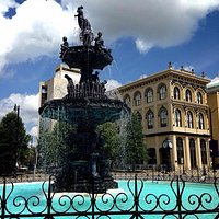 The fountain at Court Square