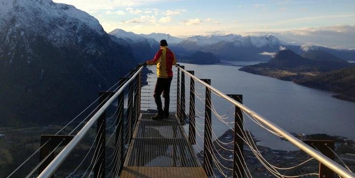 Viewpoint Rampestreken above Åndalsnes town. Foto: Harald Bakke