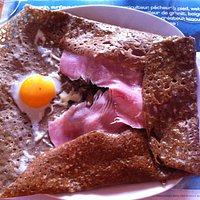 Jambon/oeuf/fromage/champignons a la crêperie de la Croix-Mathias: un regal!