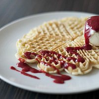 Café Maku strawberry-vanilla ice cream waffle