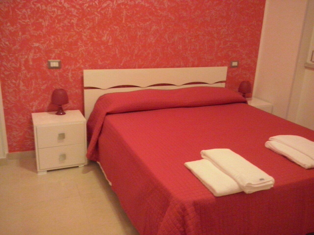 BED AND BREAKFAST BREZZA MARINA - Prices & Lodge Reviews (Termoli, Italy)