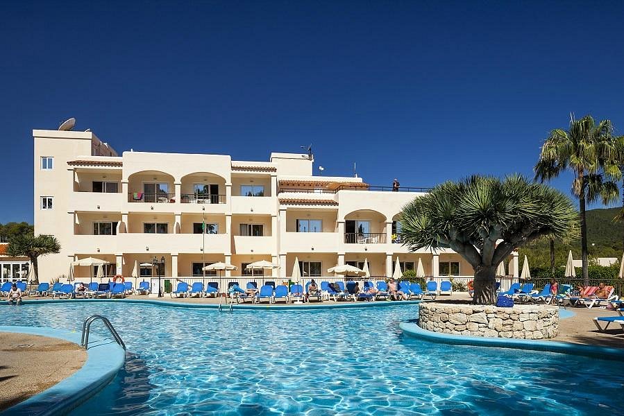 Invisa Hotel Club Cala Blanca, hotel in Ibiza