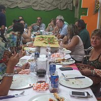 pizzatta con 25 amici tutti sodisfatissimi