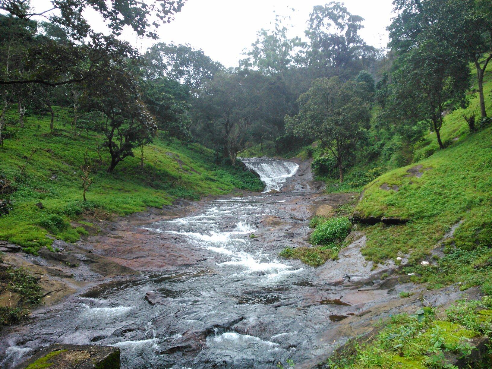 File:Pulayanpara, Nelliyampathy, Kerala 678508, India - panoramio.jpg -  Wikimedia Commons