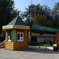 Вход в ЦПКиО "Лакреевский лес"