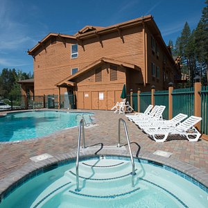 Jacuzzi at the Pool at the Truckee Donner Lodge