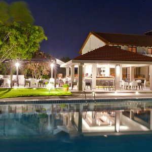 pool restaurant