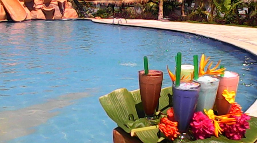 pool and fresh fruits drinks
