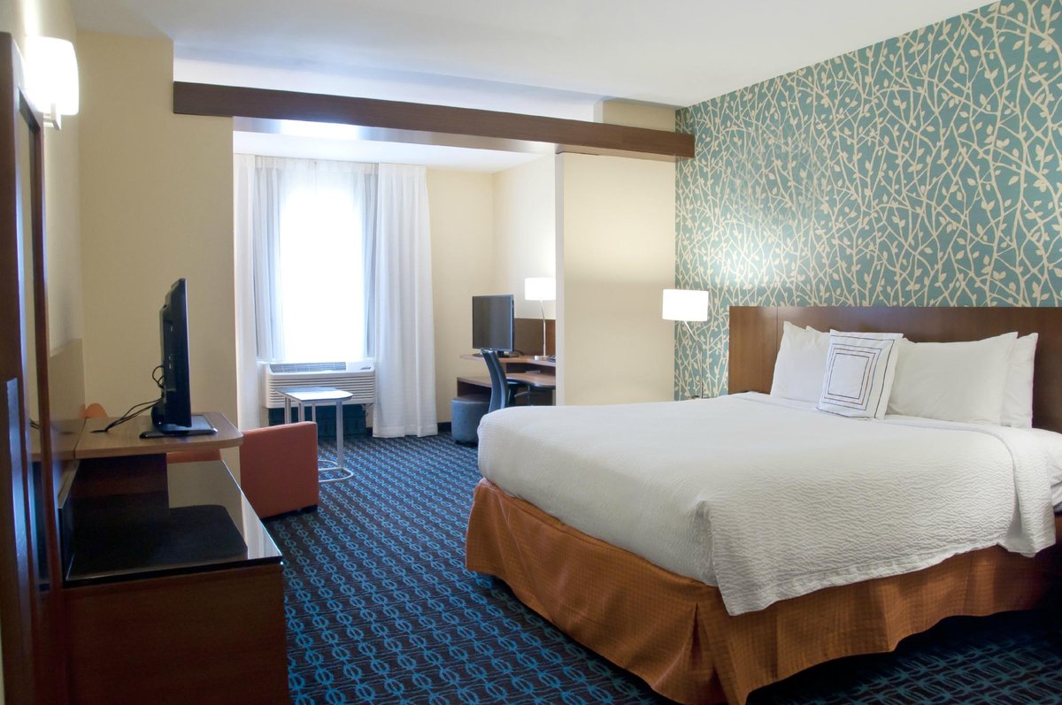 Fairfield Inn & Suites by Marriott Des Moines Urbandale Rooms: Pictures ...