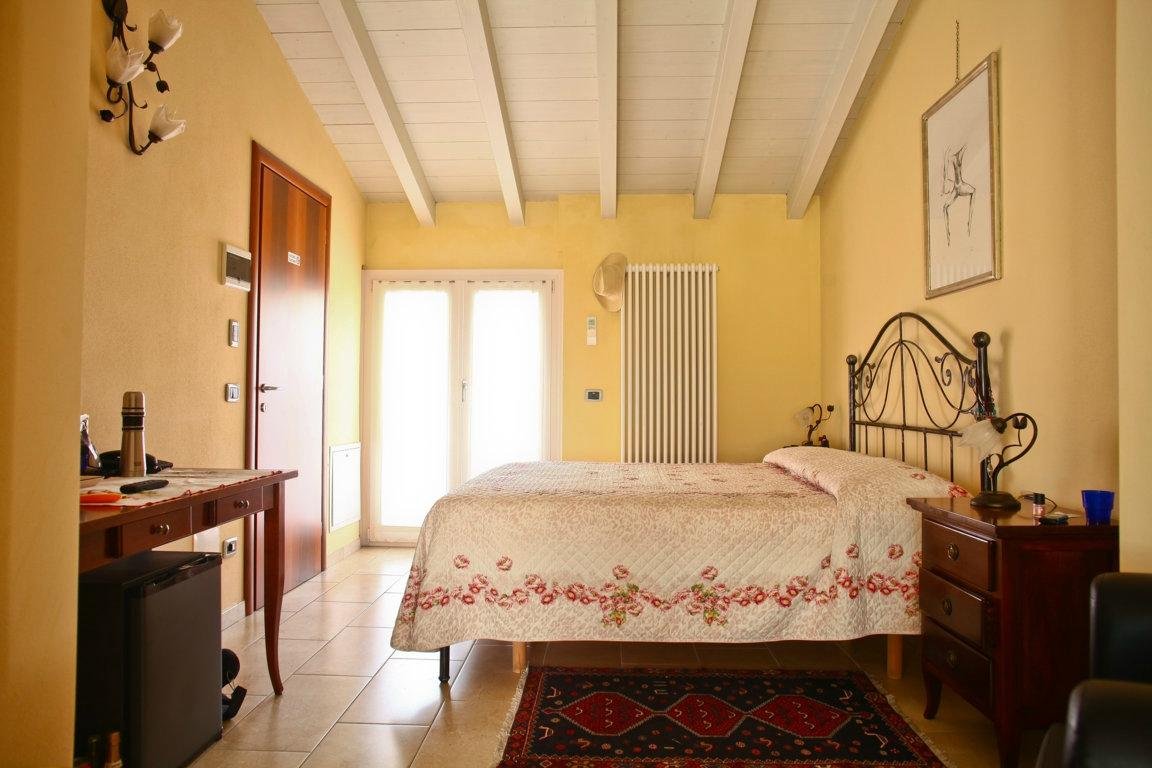 BED AND BREAKFAST ALLA ROSA - B&B Reviews (Lake Garda/Peschiera Del ...