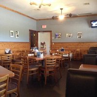 CLEAN, comfortable, INTERESTING dining area !!
