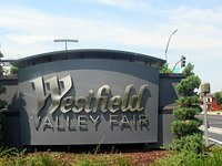 Christmas Tree, Westfield Valley Fair Shopping Center, San Jose, CA -  Picture of Westfield Valley Fair Shopping Center, Santa Clara - Tripadvisor