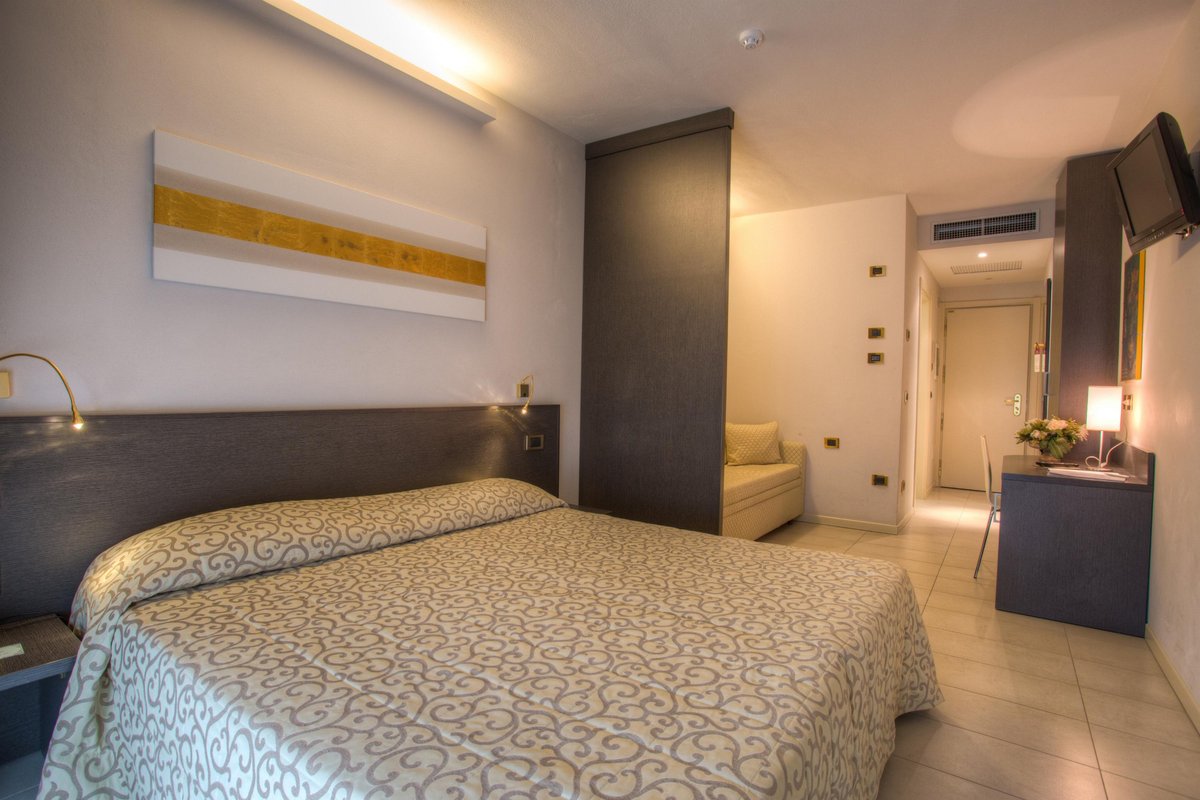 Hotel Club Dante Rooms: Pictures & Reviews - Tripadvisor