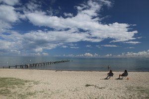 Basseng og strand