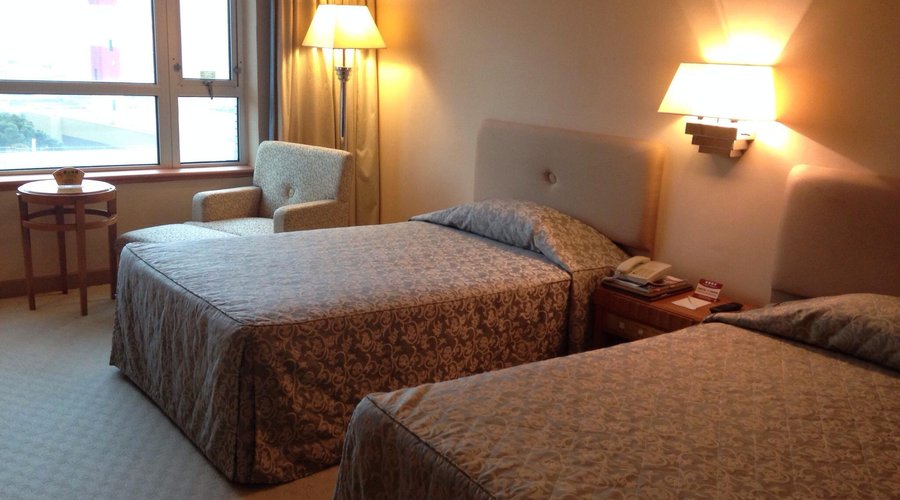 Standard room. Comfy bed, cold air-conditioning, better view if you get a room facing the sea.