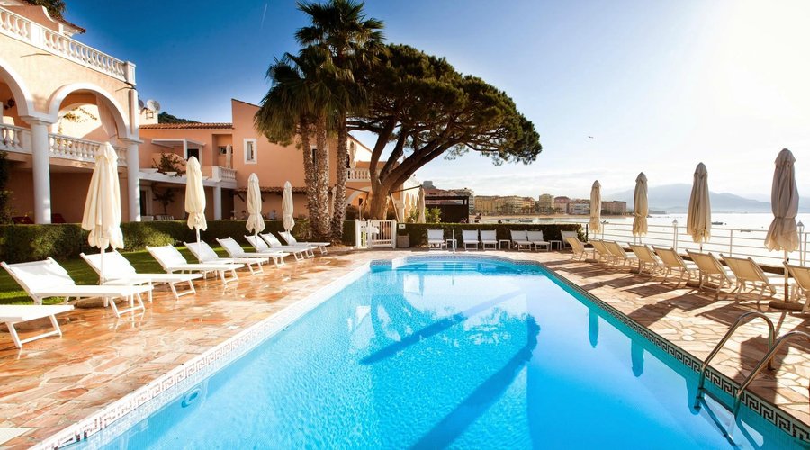 Piscine chauffée à l'eau de mer