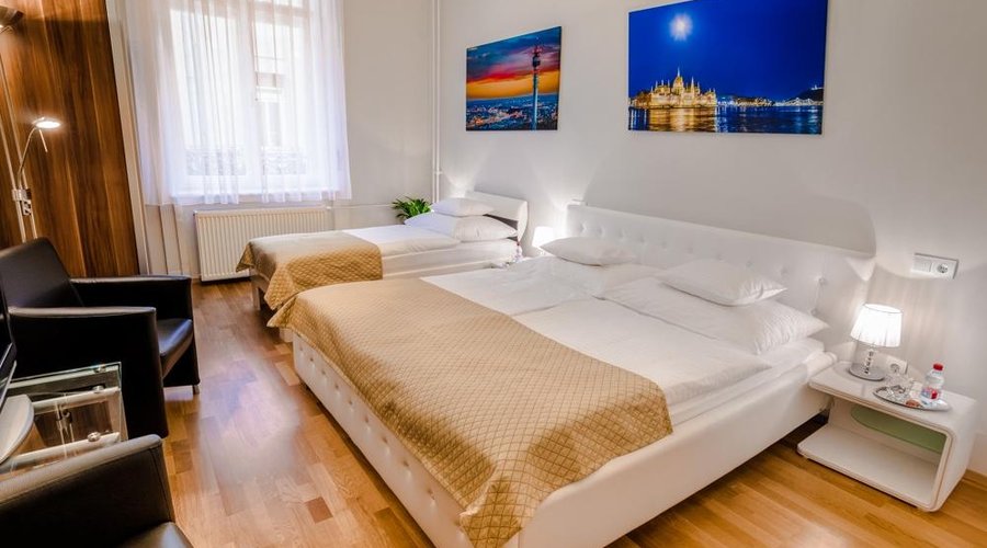 Superior Room with en suite bathroom