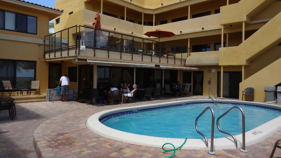HOLLYWOOD SANDS RESORT - Prices & Condominium Reviews (FL ...
