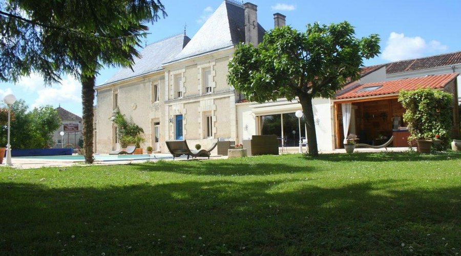la maison avec piscine & jacuzzi