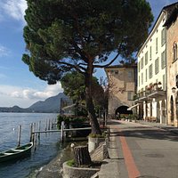 Morcote lakeside - go through the covered walkway