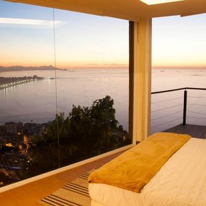 Suíte Deluxe, de onde você tem uma vista única do Rio de Janeiro aos seus pés.