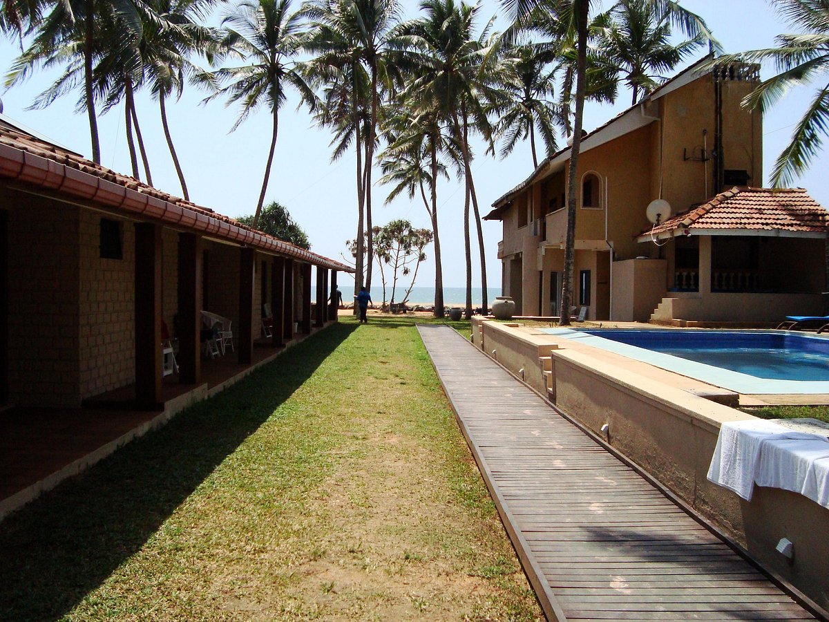 Amagi beach шри ланка. Маравила Шри Ланка. Маравила Шри Ланка Amagi Beach. Миайрипенна Бич Шри Ланка. Магазины в Маравила Шри Ланка.