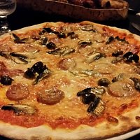 Pizza mit Fenchel-Salsiccia