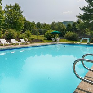 Best Western Inn & Suites Rutland-Killington in Rutland, image may contain: Grass, Hotel, Park, Sign