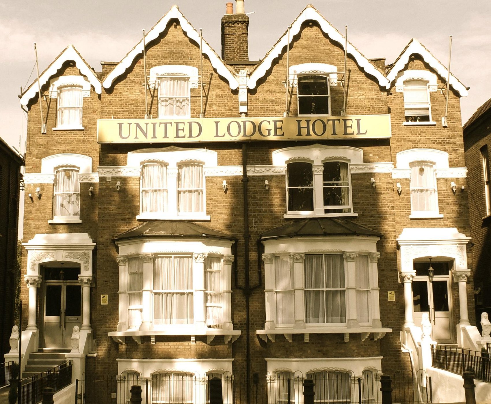 United Lodge Hotel image