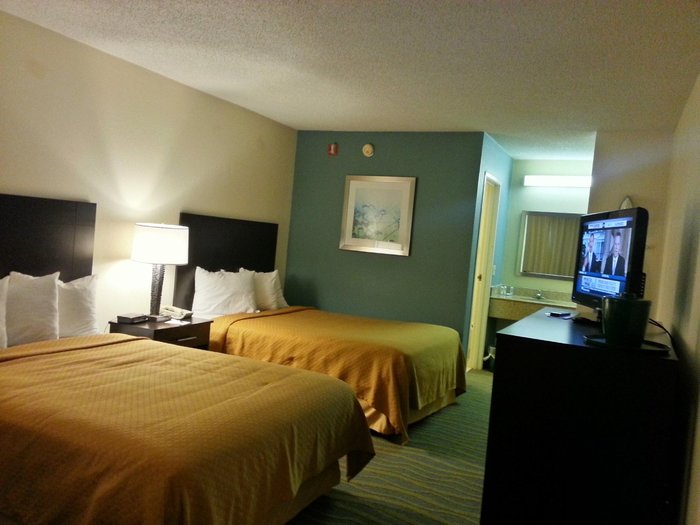 QUALITY INN - Prices & Hotel Reviews (Thornburg, Virginia)