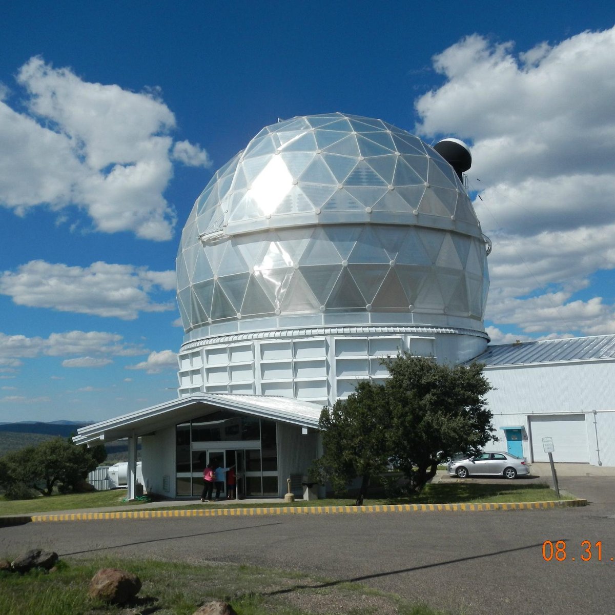 are dogs allowed at mcdonald observatory