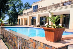 Pool & Beach