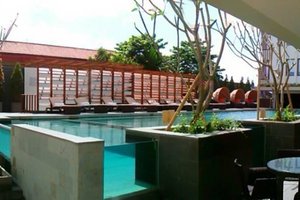 Pool & Beach