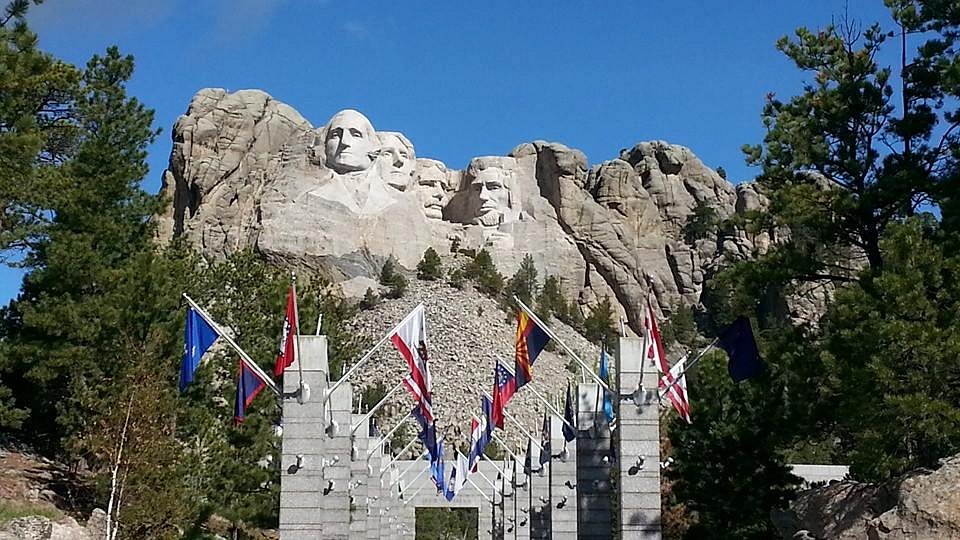 mt rushmore gold factory tour
