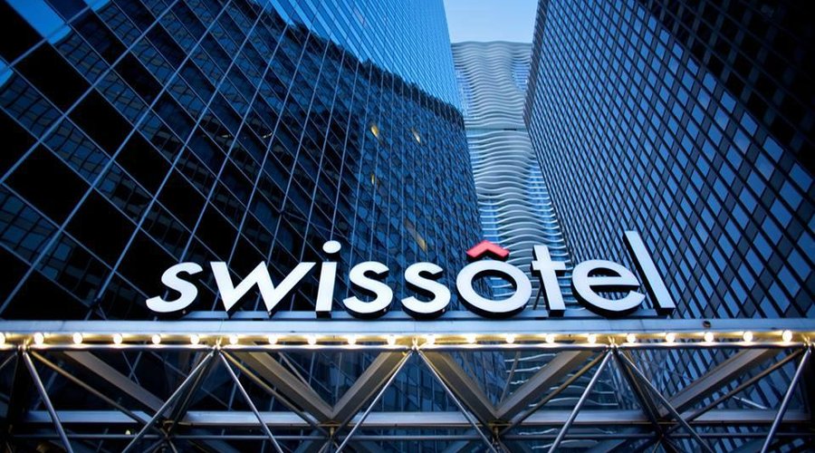 Swissotel Chicago entrance