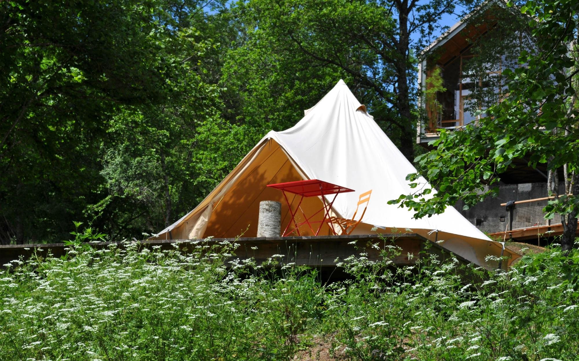 Les cabanes du bois basalte image