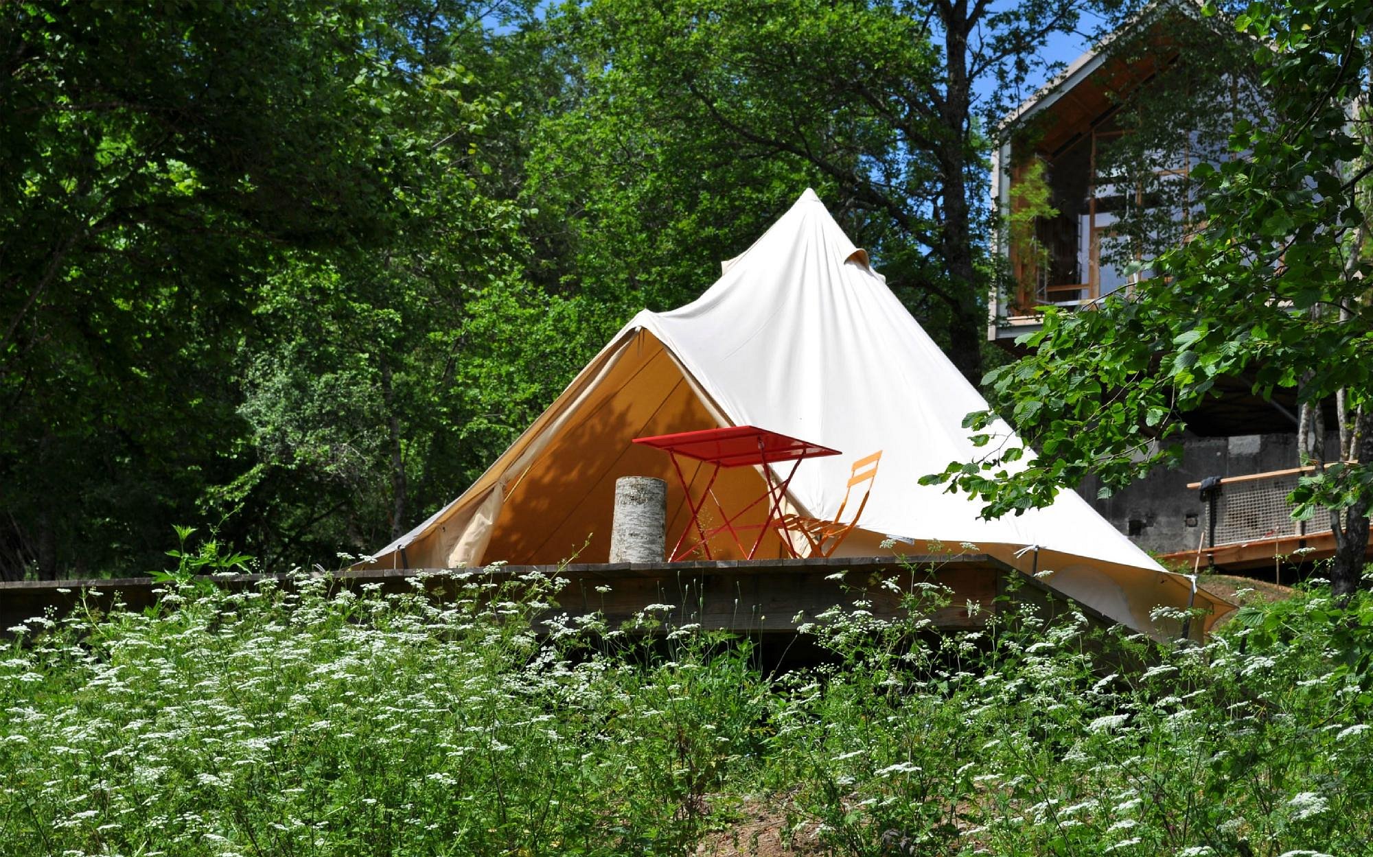 Les cabanes du bois basalte image