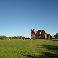 O espetáculo ocorre a noite nas ruínas.