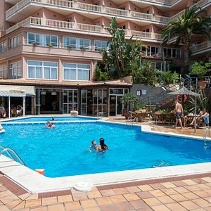 The Pool and Solarium at the Alba Seleqtta Hotel