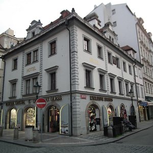 Отель со стороны ул. Havelska