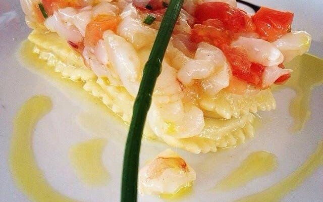 Ravioli ai pistacchi con tartar di gamberi