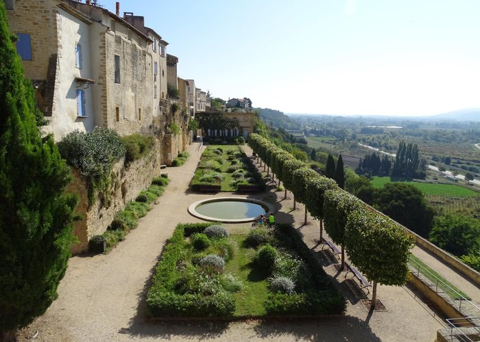 Castle's Garden..!