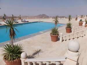 حمام السباحة والشاطئ